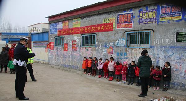 南陽社旗一天查處2起嚴重違法校車，駕駛員被處罰