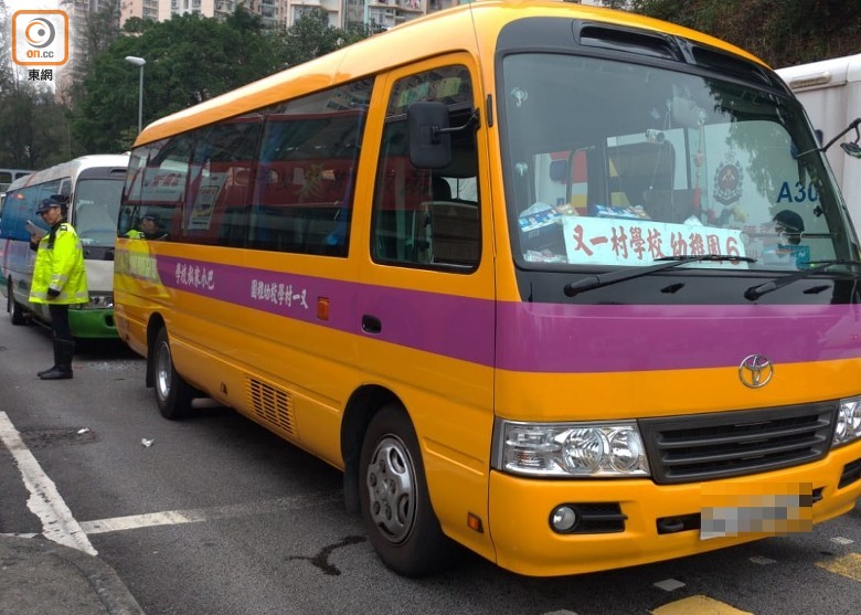 香港兩校車相撞，至少15名幼兒園學生受傷