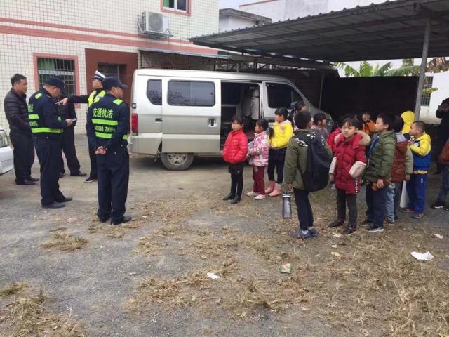 連平交警大隊(duì)開展校車專項(xiàng)整治行動(dòng)