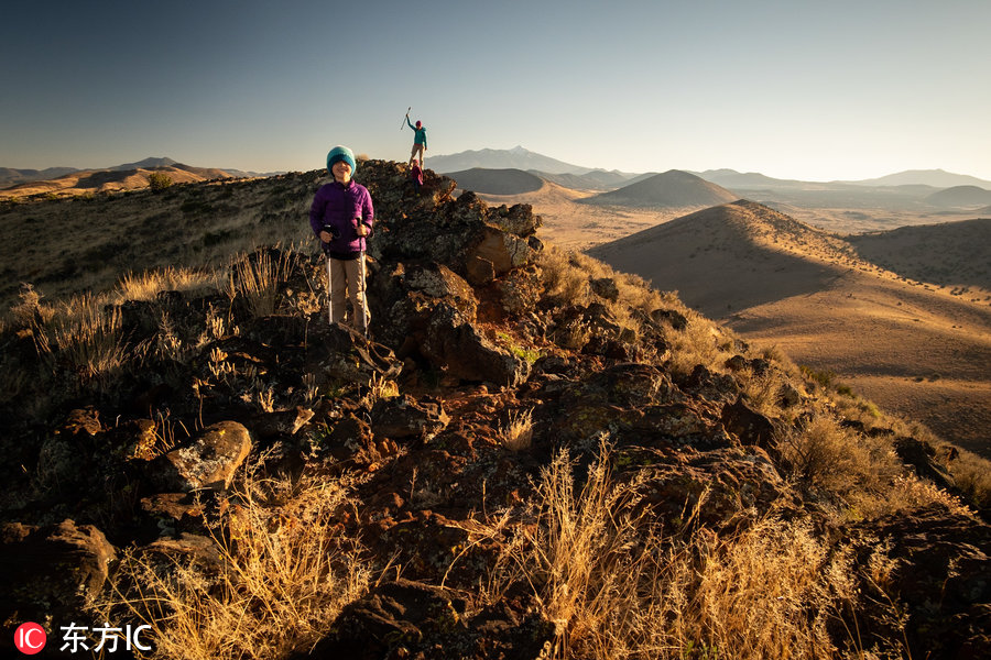 美國夫妻改造校車帶娃旅游 回歸自然慢享生活