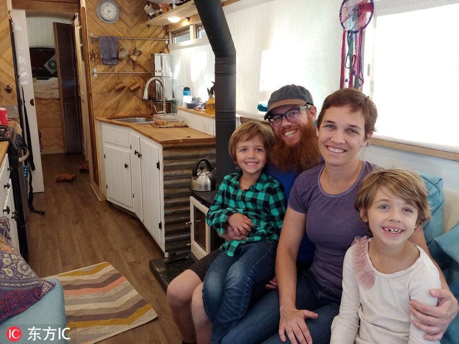 美國夫妻改造校車帶娃旅游 回歸自然慢享生活