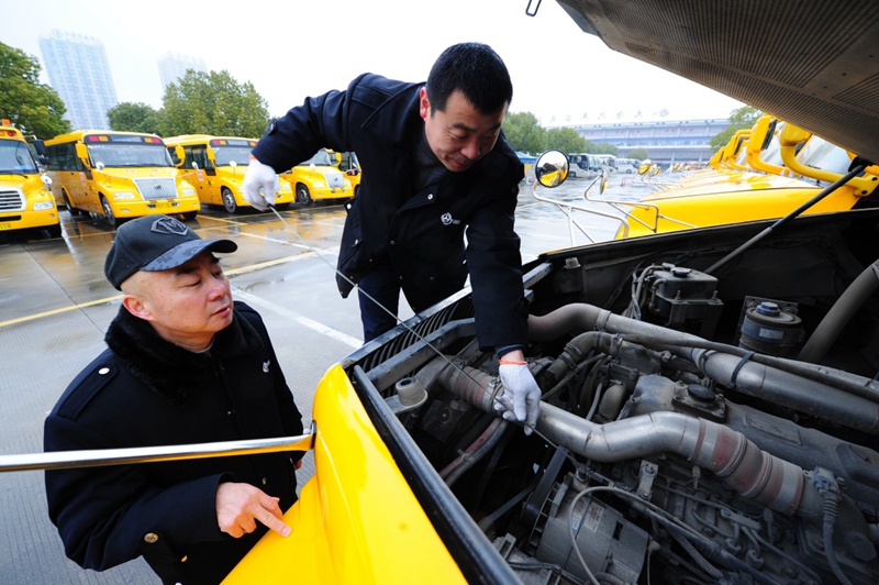 江蘇省：各地校車“體檢”迎開學