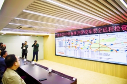 校車監(jiān)控平臺為安全加把鎖