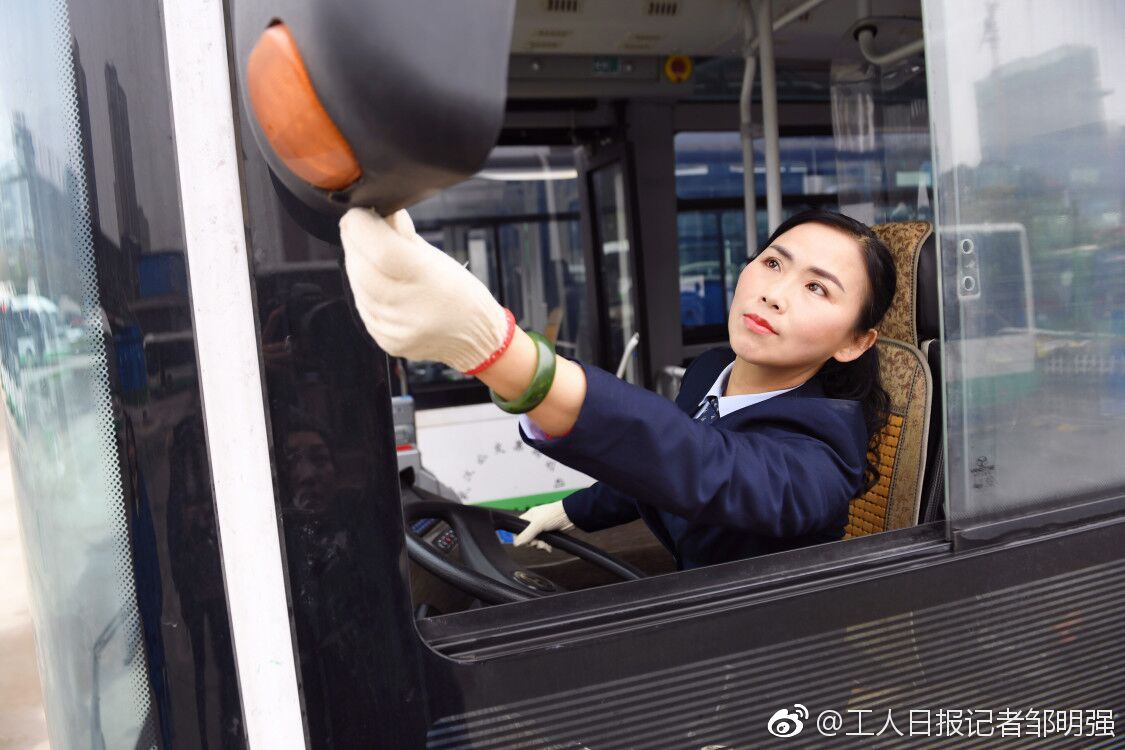 公交司機客演“校車媽媽”三年接送學生10萬人次