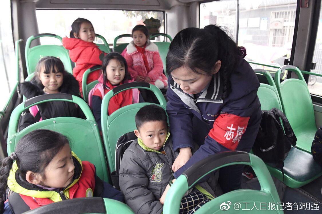 公交司機客演“校車媽媽”三年接送學生10萬人次