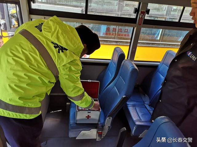 強化校車檢查，筑牢安全防線，“校車安全”這根弦堅決不能松！