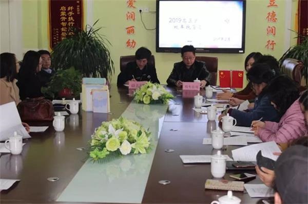 讓出行更平安 高新區(qū)舉行民辦幼兒園校車托管簽約儀式