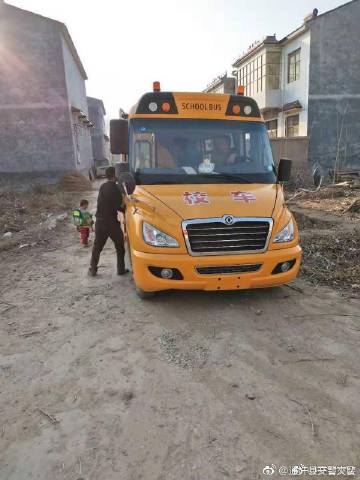 對校車違法行為“零容忍”