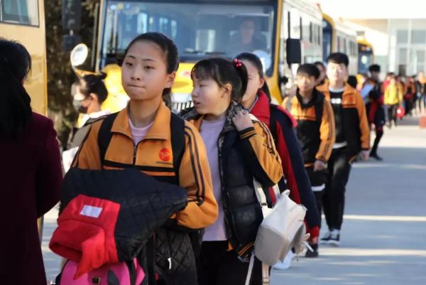 突泉縣60輛校車確保4865名學生安全出行