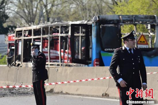 意大利司機焚燒校車 51名未成年奇跡生還