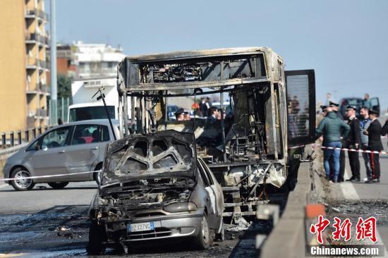 意大利司機焚燒校車 51名未成年奇跡生還