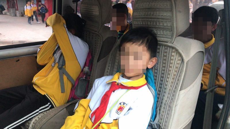 南雄查獲一輛“黑校車”，駕駛員被罰2萬(wàn)元！