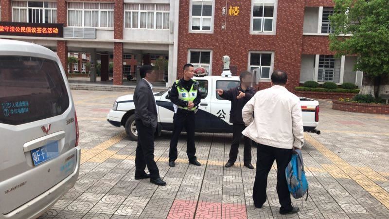 南雄查獲一輛“黑校車”，駕駛員被罰2萬(wàn)元！