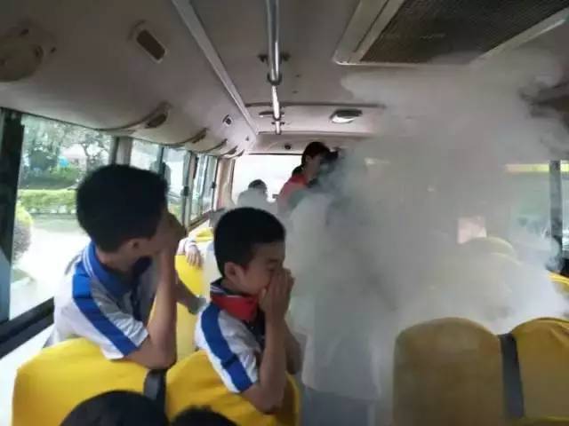 海倫堡學(xué)校校車逃生應(yīng)急疏散演練