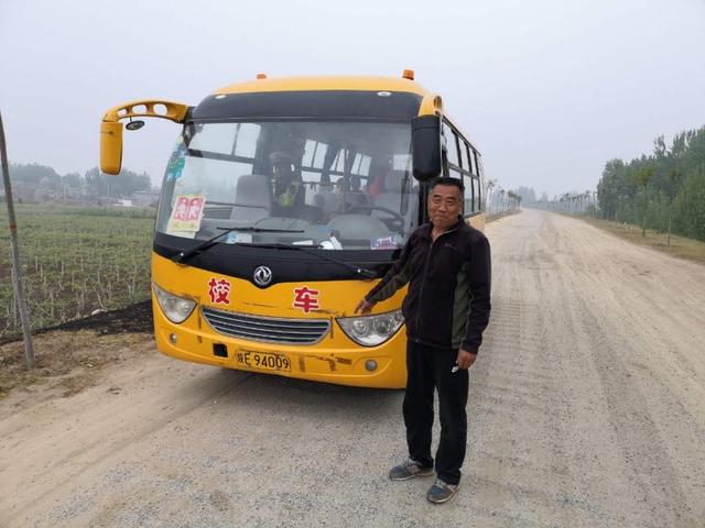 臨渭交警保豐中隊嚴查校車安全隱患確保師生安全入校