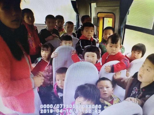 臨渭交警保豐中隊嚴查校車安全隱患確保師生安全入校