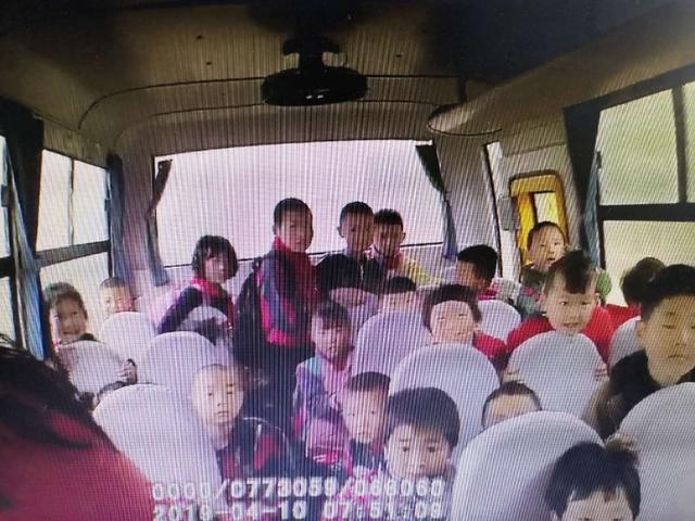 臨渭交警保豐中隊嚴查校車安全隱患確保師生安全入校