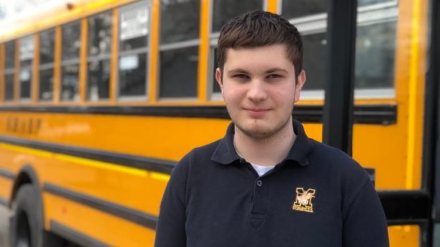 加拿大：校車司機(jī)途中昏迷，車上中學(xué)生急中生智避免險情