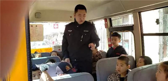 吉林市船營交管大隊(duì)加大對轄區(qū)校車安全隱患排查力度