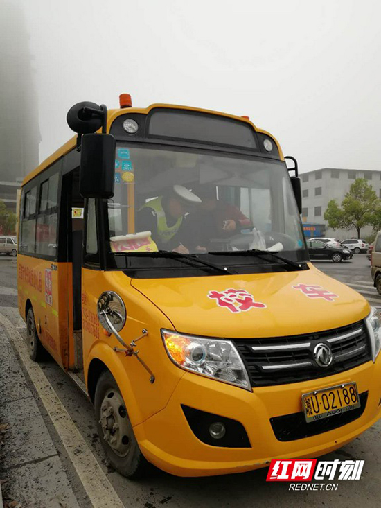 吉首開展校車安全專項督查 系牢校車“安全帶”