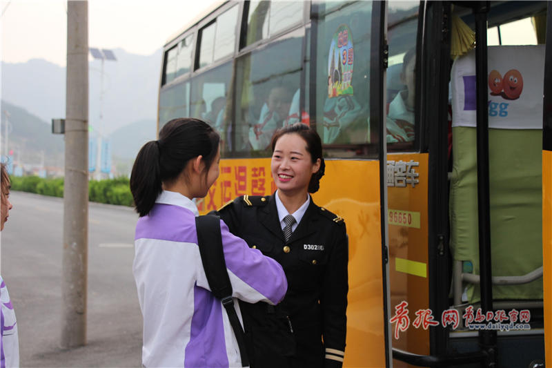 青島農村校車開通7年 “大鼻子”載著山里娃追夢