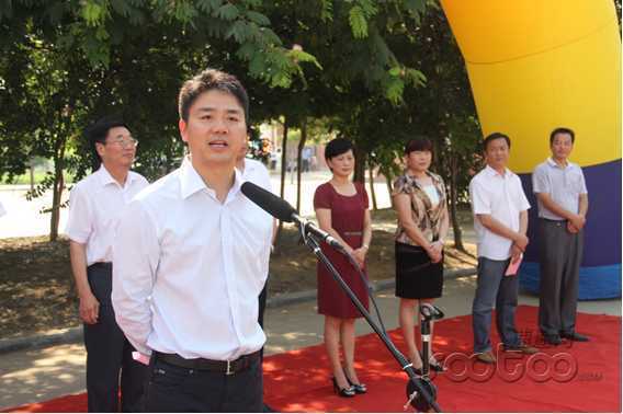 劉強東助力家鄉教育 京東校車“開赴”宿遷