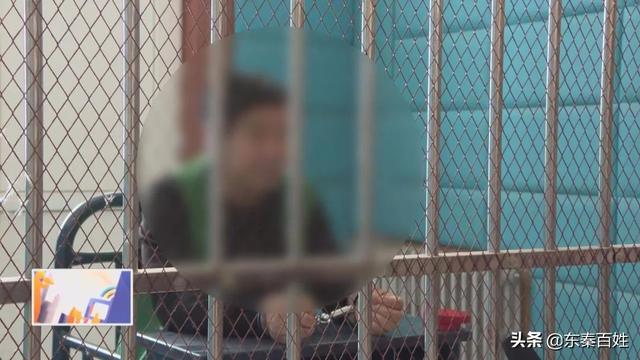 蒲城一7座“黑校車”塞進(jìn)11名學(xué)生 司機(jī)還醉駕