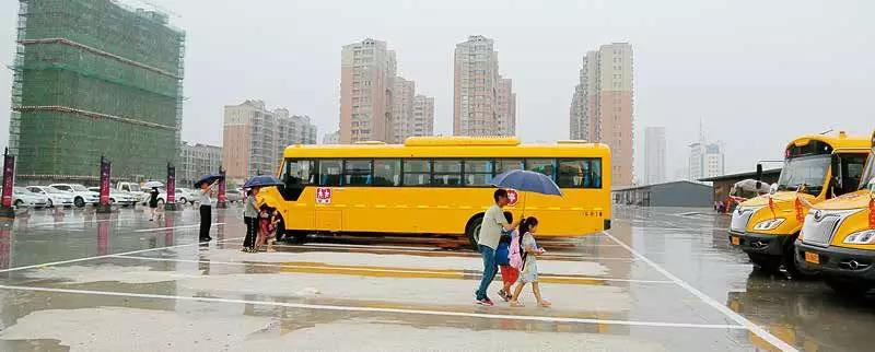 【實例】如何用41臺校車接送50000名學生？