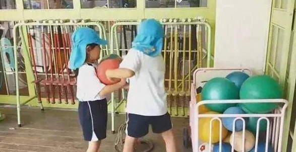 日本幼兒園的一日生活：每天校車接送，兩次戶外活動，無午睡時間