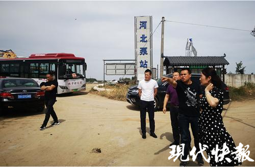 施工影響校車停靠，街道現(xiàn)場辦公解決