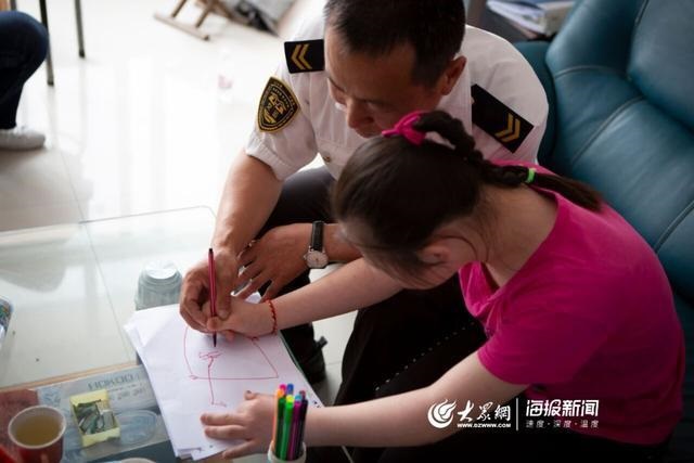 校車“寄養爸爸”好樣的！13年為3名孤殘兒童打造“溫馨之家”