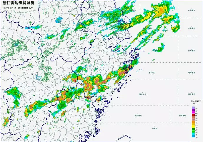 浙臺州1校車積水中被困 消防員迅速營救7名師生