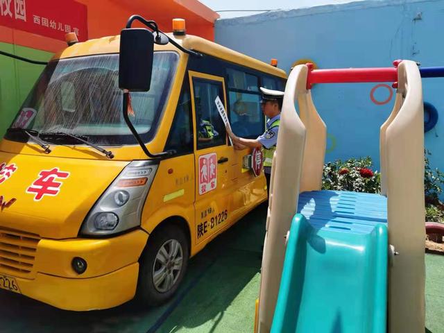白水公安交警：校車統一封存 消除安全隱患