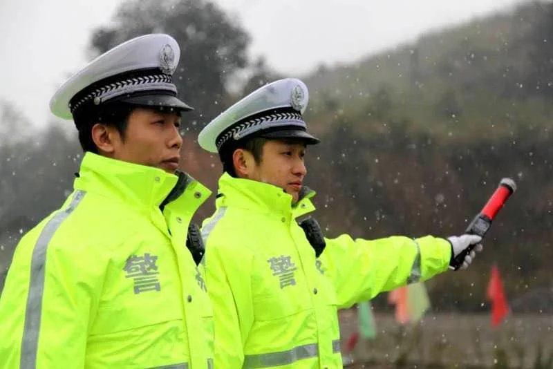 為了九曲十八彎山道上奔跑的校車的“零事故”----湖南省洪江市交警大隊校車安全管理有新招