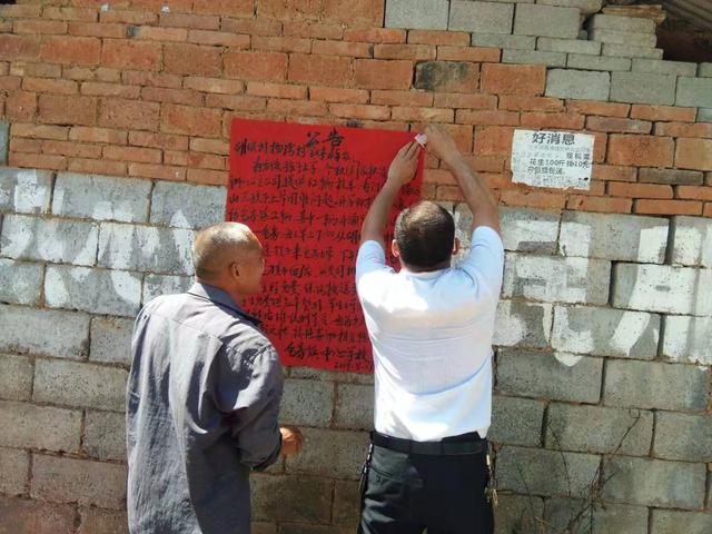 淅川縣倉房鎮中心校：接送孩子不再愁，扶貧校車到家門