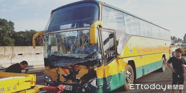 快訊 永平工商校車國一與大貨車事故！22學生 1司機受傷 堵8公里