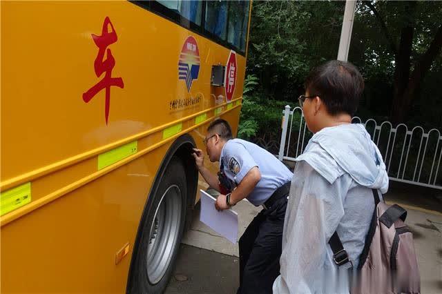 嚴把校車審驗關(guān)，護航學生上學路