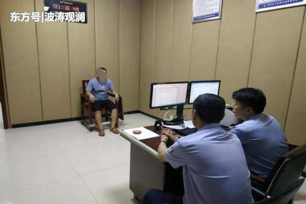 河南洛陽一嚴重超載“黑校車”被查