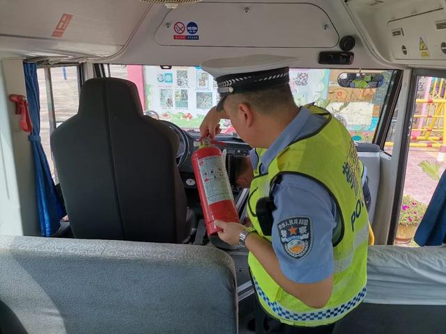 開學(xué)季！濟(jì)源交警深入校園送“安全”