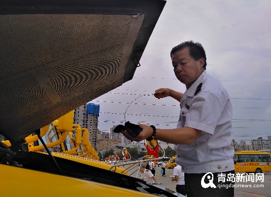 開學(xué)首日 島城新增33輛溫馨校車 70余條新線路