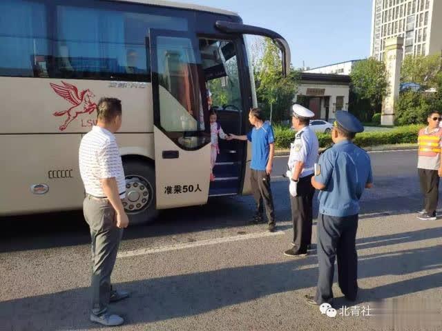 開學首日昌平區檢查校車和接送學生車輛，未發現車輛超員現象
