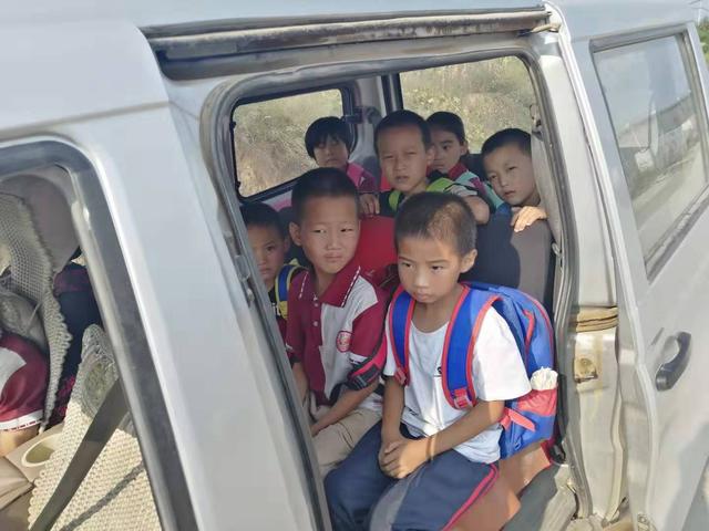 白水：非法校車超員被查處