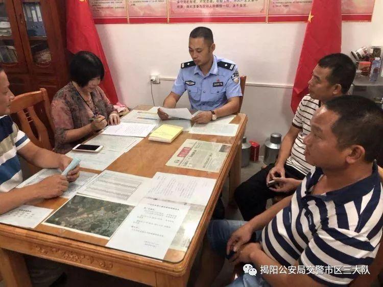 潮汕一校車(chē)被舉報(bào)！為了趕時(shí)間便逆向行駛的行為讓人后怕！