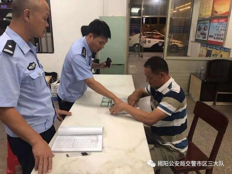 潮汕一校車(chē)被舉報(bào)！為了趕時(shí)間便逆向行駛的行為讓人后怕！