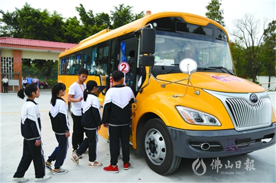 三水校車(chē)安全管理新規(guī)出爐 配置衛(wèi)星定位實(shí)時(shí)監(jiān)控