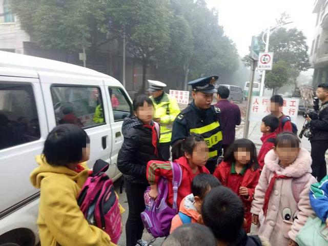 整治“黑校車”刻不容緩！