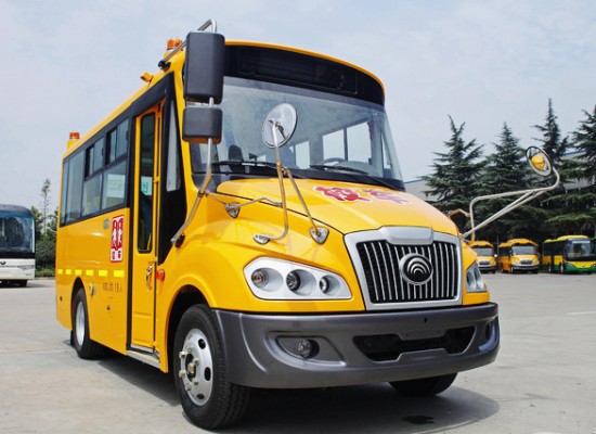 公交車和校車在同一線路，公交車可以拉線路內的學生嗎？