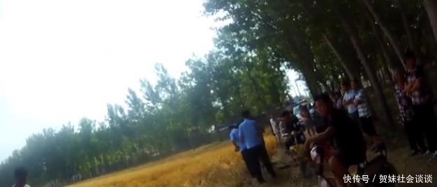 山東：黑校車偶遇檢查竟不顧車上孩子安全沖撞警車逃逸