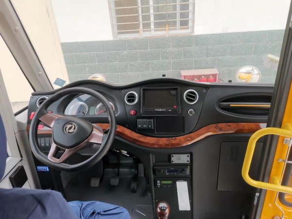 東風19座幼兒園 司機操作臺