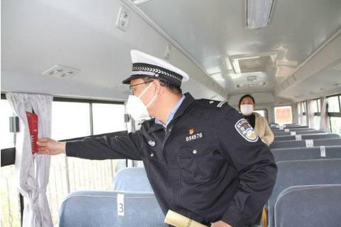 確保學生坐上“安全車”和“放心車” 高密市校車安全管理大練兵